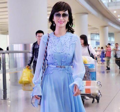 44岁杨恭如晒了一组泳装照,网友:身材好的人才敢这么穿!