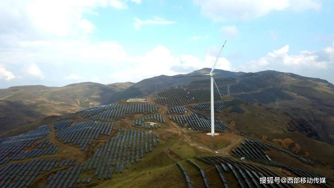 走进巧家县药山镇木瓦村和洗羊塘村,群山起伏,白云碧空,总装机容量12