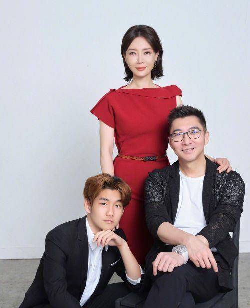 44岁陈数与老公为干女儿庆生,罕秀恩爱力破婚姻,为继子选择丁克