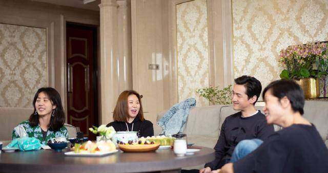 14岁多多借妈妈资源和胡歌合作,出道资源丰富,蔡艺侬是其干妈_孙莉