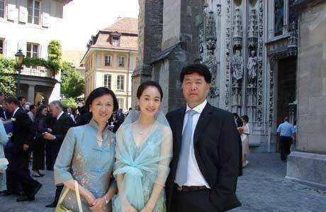 45岁左小青近况曝光,和百亿富豪老公分手后,她终于活成了自己_陈道明