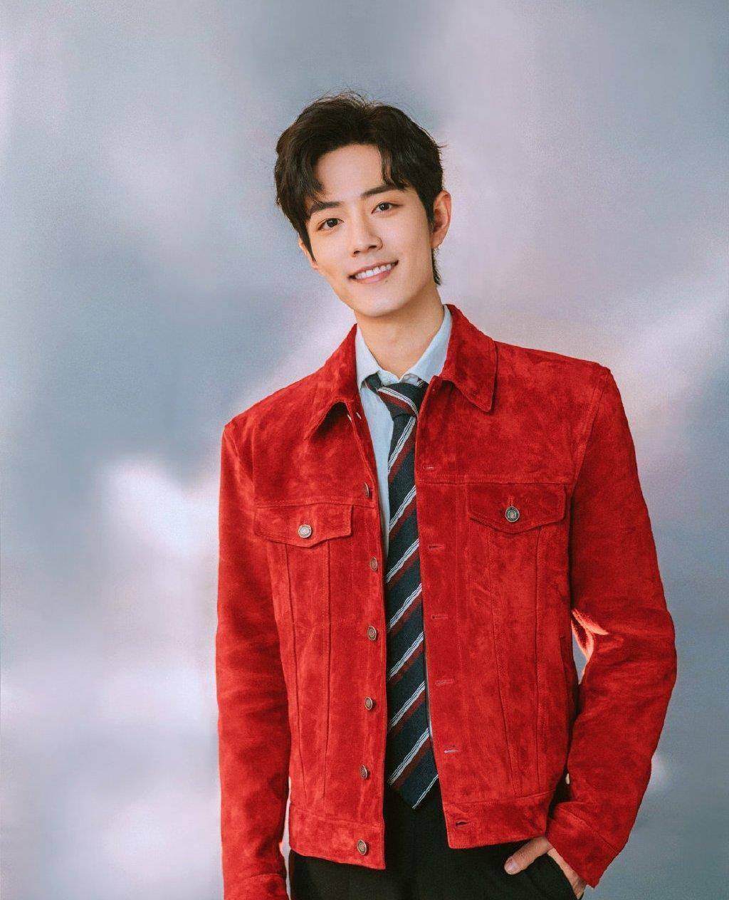 185cm许凯和183cm肖战,双双挑战红衣造型,终于知道腿长的重要性_行走