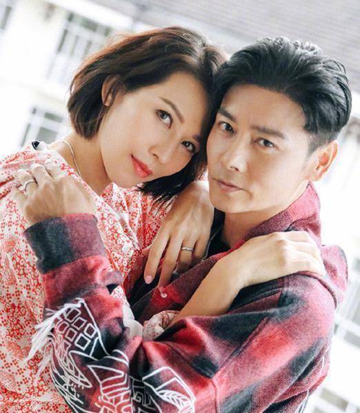 46岁蔡少芬顺利产子,一家五口温馨同框,娘娘的状态却令人心疼_张晋