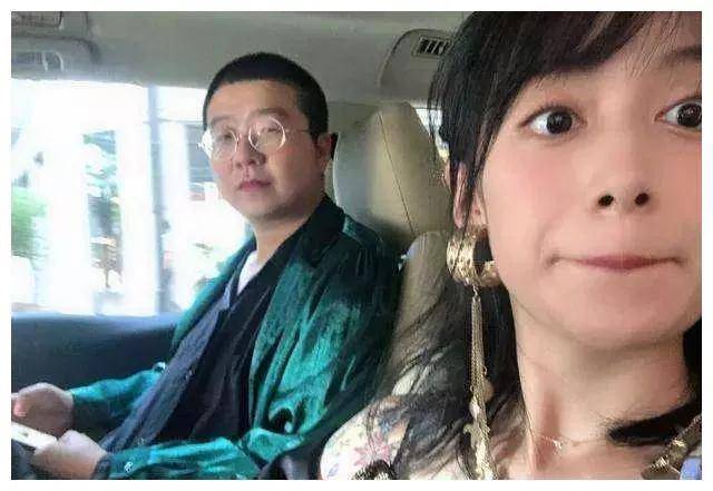 李诞有多疯,偷挂"东亚病夫"牌匾,出镜间破口大说,都是垃圾_文化_因为