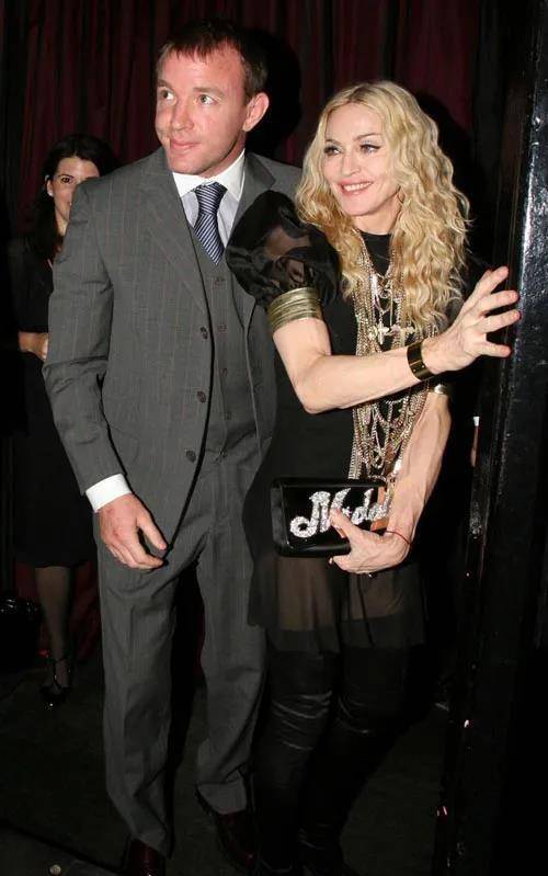 娱乐圈相差10岁以上的恋爱夫妻,最高年龄差纪录17岁_洪欣_方舒_张丹峰