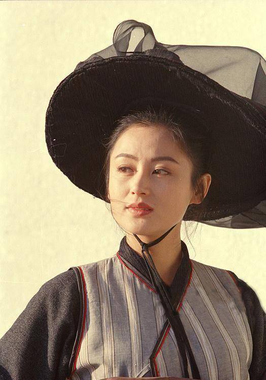 陈红的邱莫言是在林青霞之后,美艳不可方物,刚烈而偏执的人物形象至今