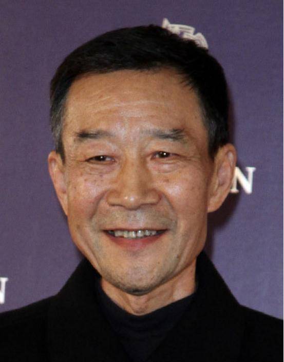 67岁李雪健带病演戏,听力和声带受损,因失误连忙道歉太谦虚_小角色