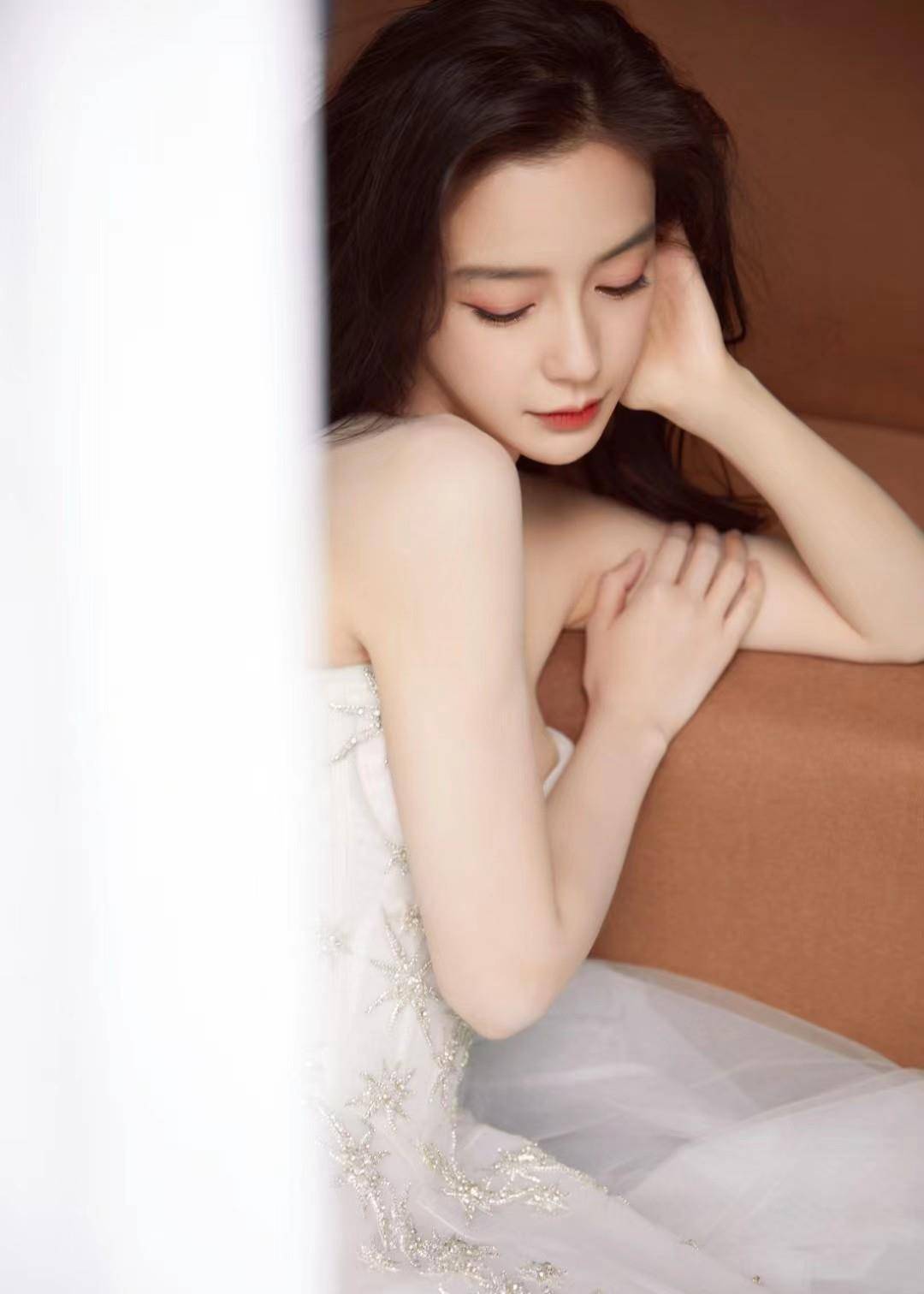 angelababy(杨颖),神仙颜值,身材凹凸有致,美得不可方物!