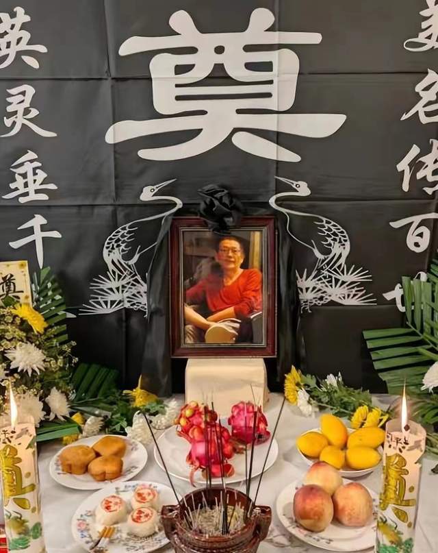67岁演员罗京民遗照曝光,在家中设灵亲朋好友吊唁,不办告别式