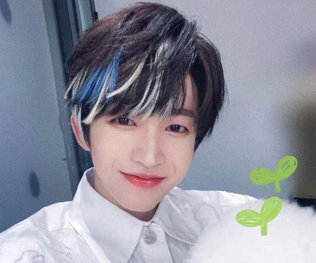 into1全员被怼脸拍:力丸面泛油光,米卡憔悴,只有他无区别_五官_刘宇