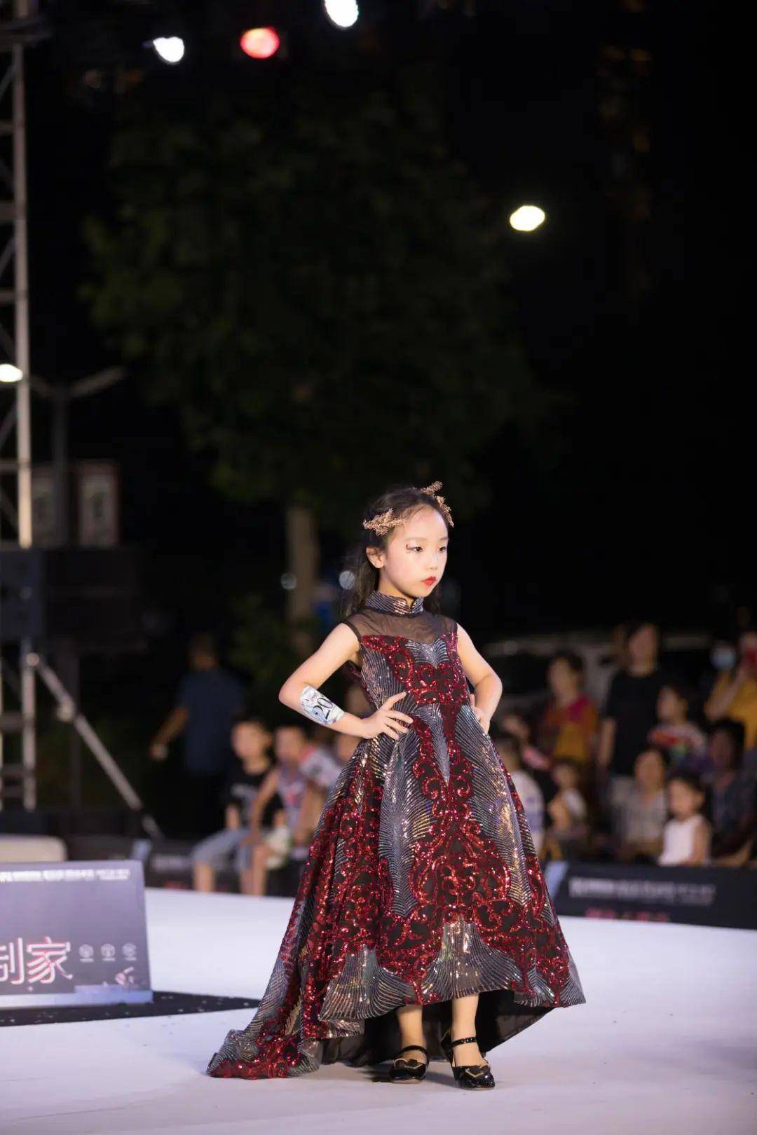 张艺宸|受邀担任2023完美童模潍坊赛区形象代言人_总决赛_少儿_中国