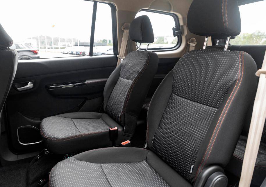 车内空间和座椅方面,2023款swm斯威x2的长宽高尺寸达到4515/1750/17