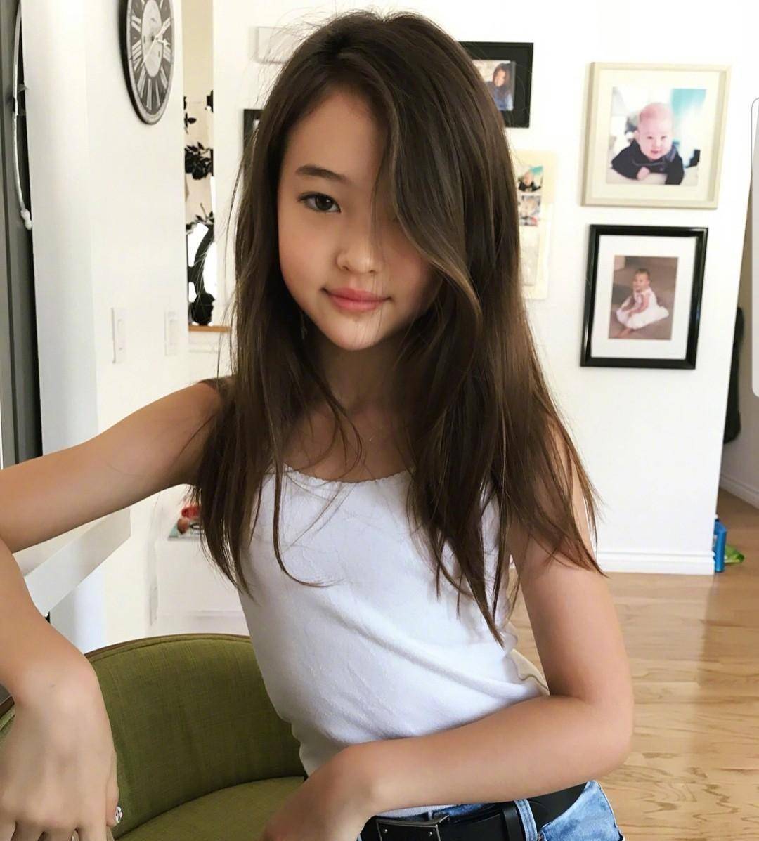 yg最小练习生,jennine师妹颜值逆天,论穿搭还不如这个11岁小孩_gross