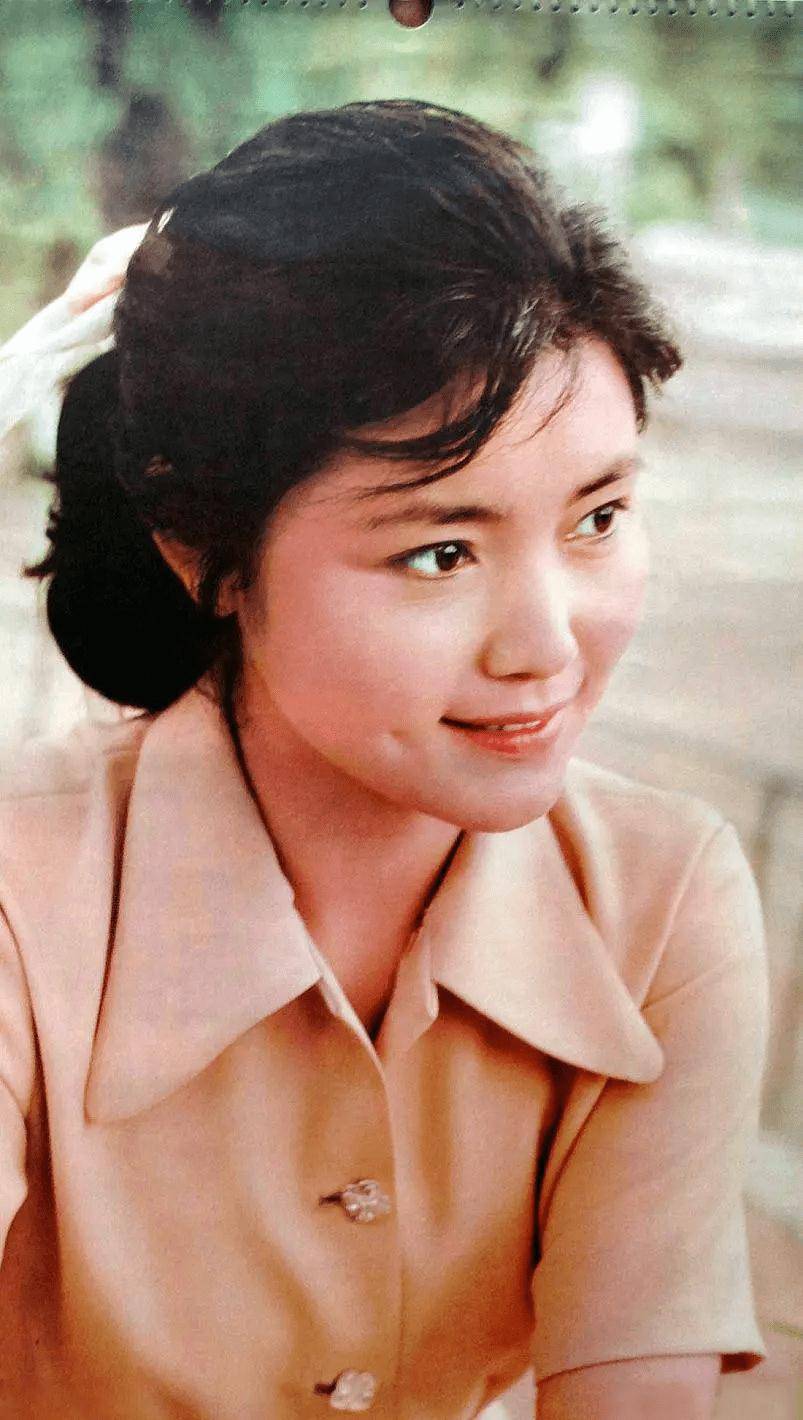 姜黎黎:从护士到明星,与圈内丈夫恩爱46年,不逼婚女儿晚年潇洒_因为