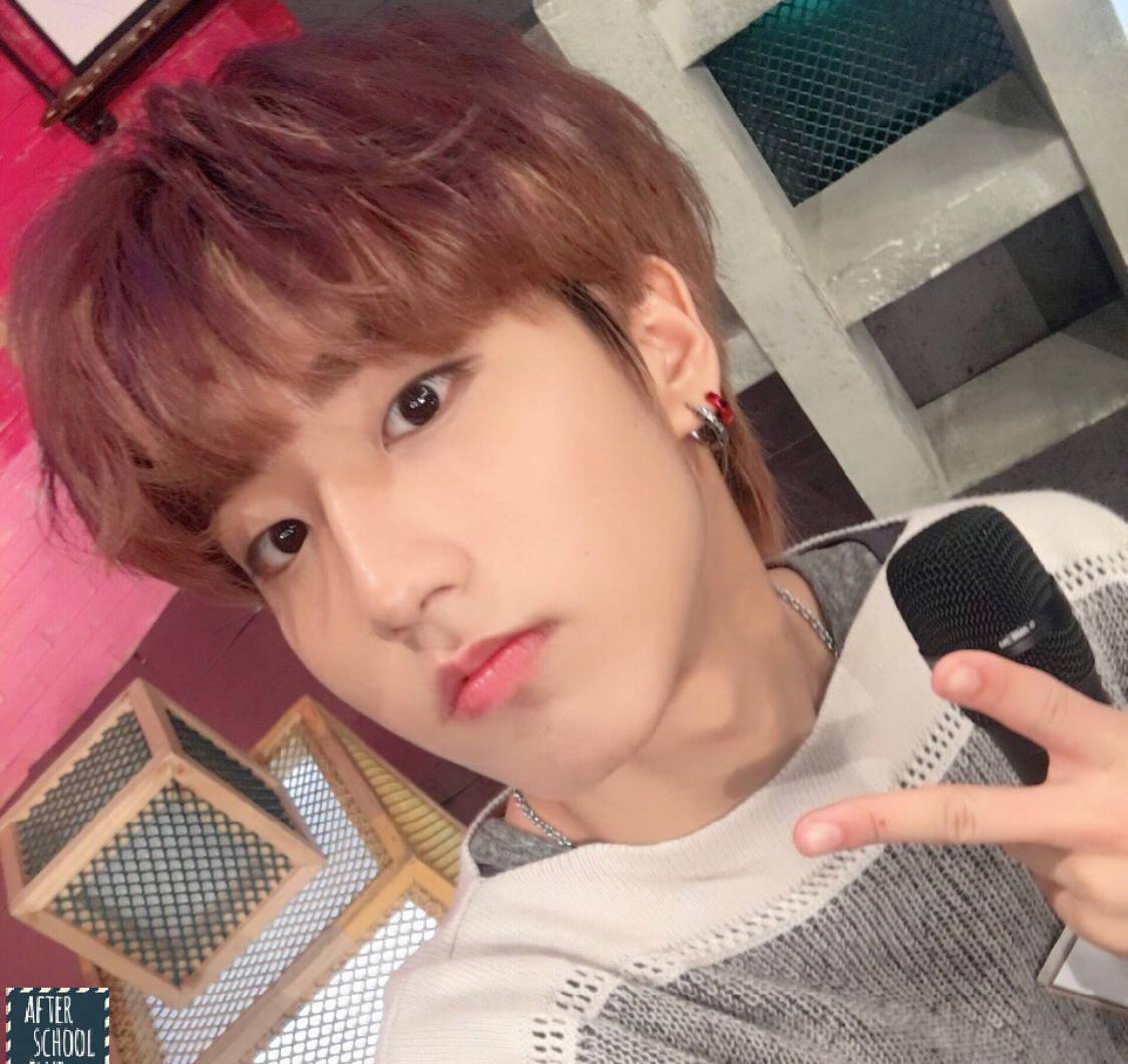 straykids争议不断,韩知城疑似种族歧视,被网友们指责_组合_rap_形象