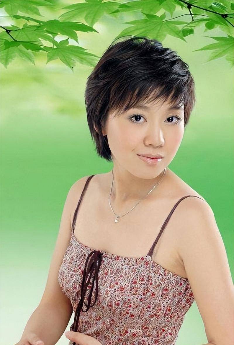 闫妮和邹伟分手18年后,他们的选择截然不同_父母_同学_成功