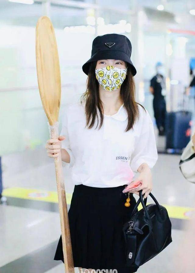 反倒是金晨,努力解开背后的寓意和功能.