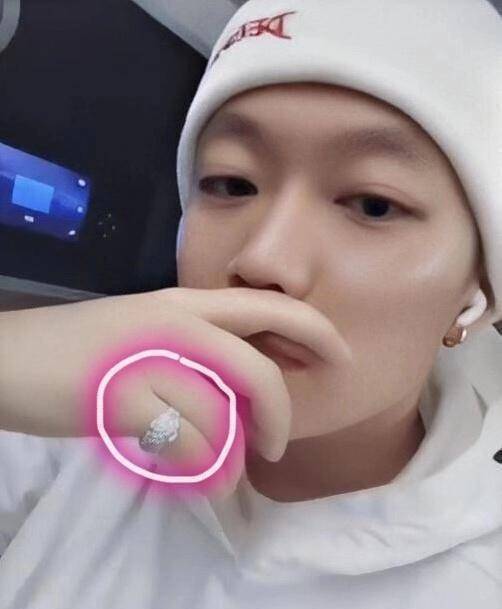 据爆料,pgone此次能够在美国顺利举行演唱会其中离不