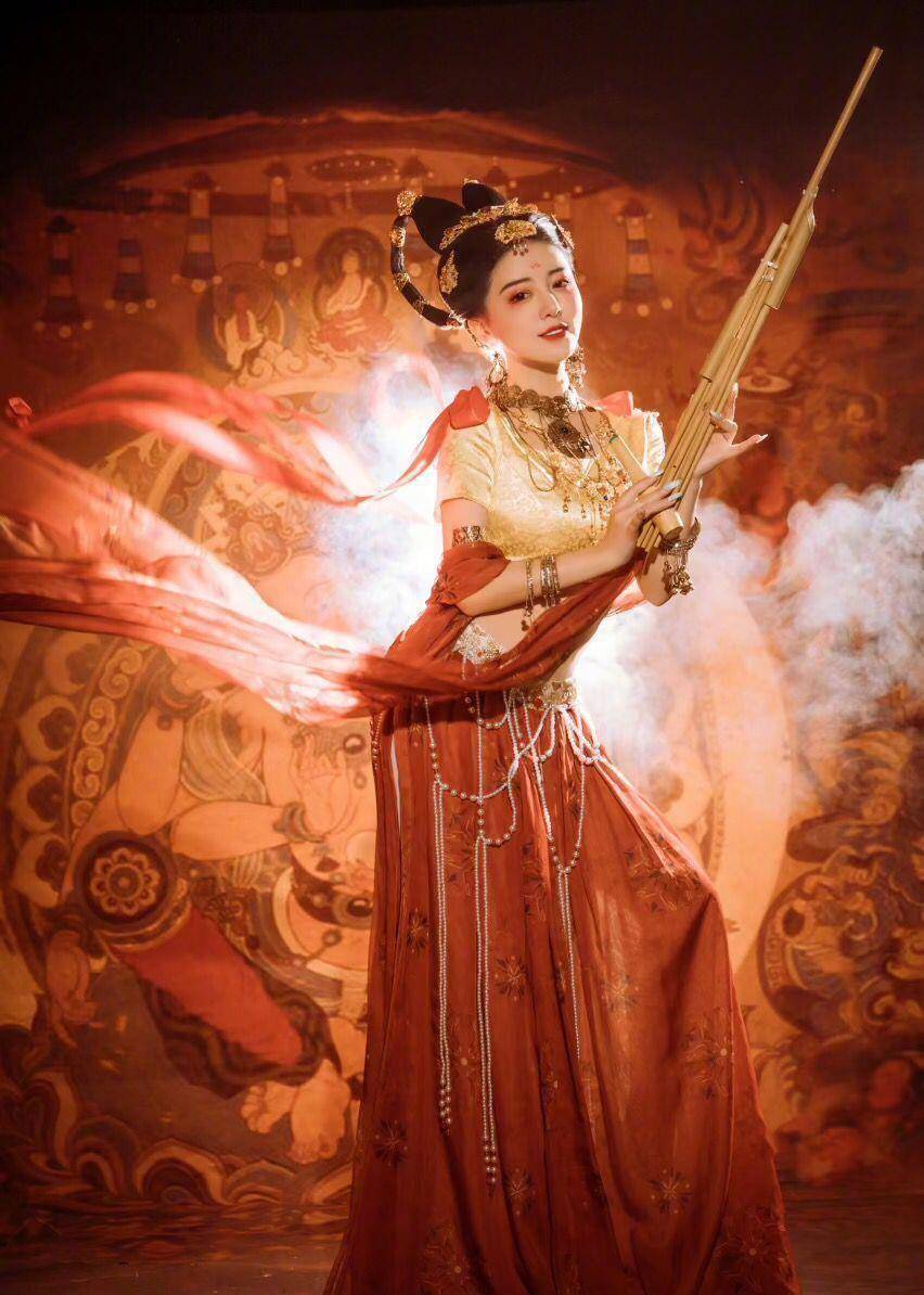 阿兰不愧是《浪姐2》颜值担当,身材比例很优越,穿汉服更是撩人_姐姐