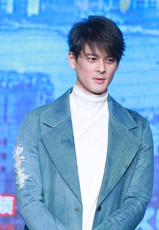 "斗鱼"一战成名,郭品超一手好牌打的稀碎,40岁之后却得杨幂相助_角色