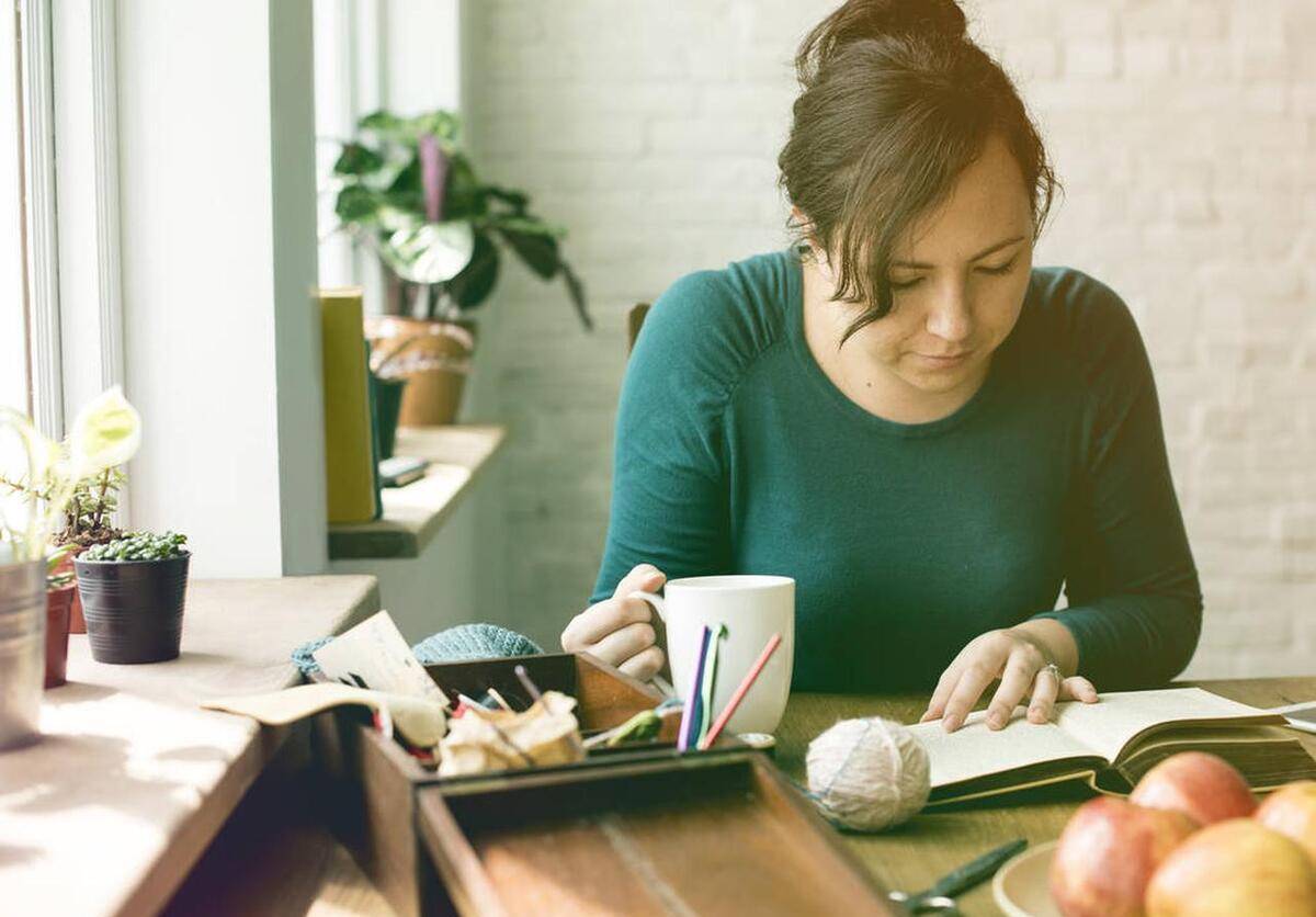 为什么边看书边吃饭不好?_食物_时候_问题