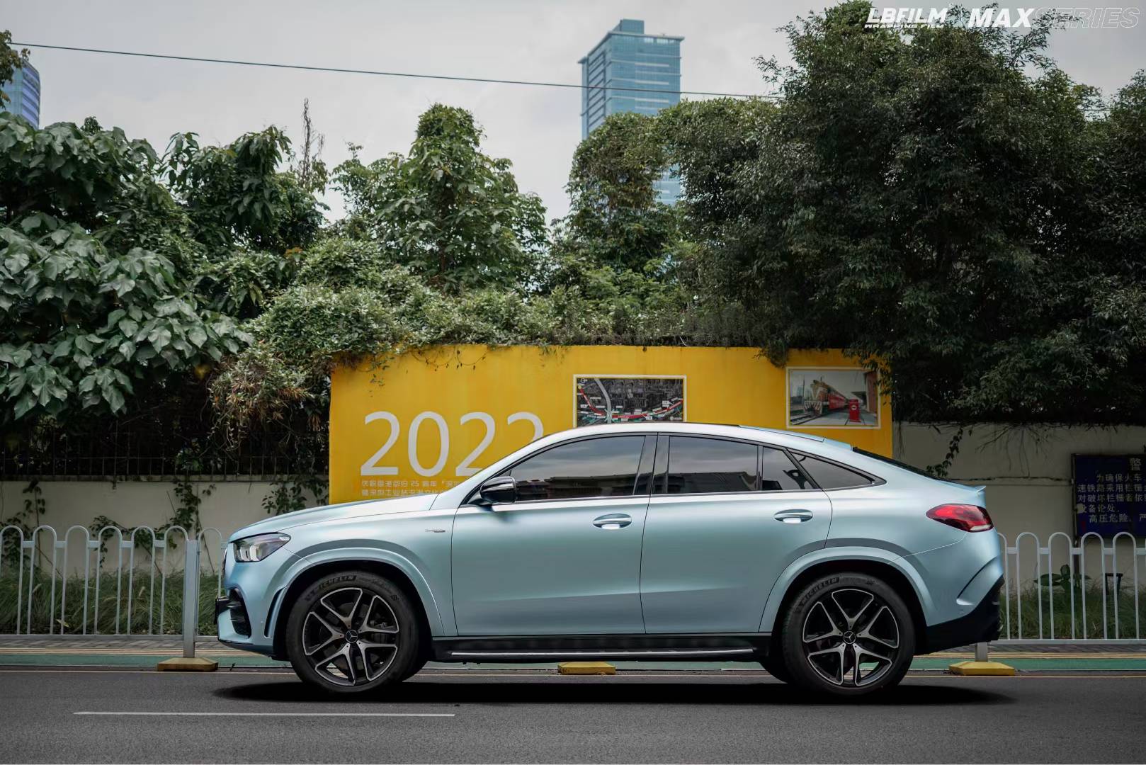 奔驰gle53-lb改色膜超亚纳米蓝,色彩随明暗而变化_搜狐汽车_搜狐网