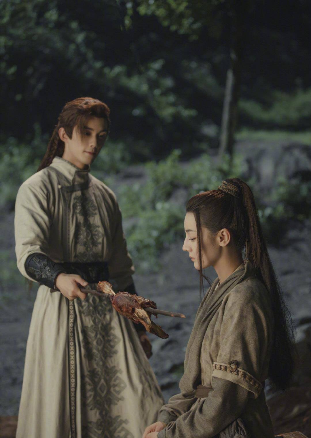 吴磊弟弟真的长大了,又苏又欲的眼神和表情霸总既视感_迪丽热巴_作品