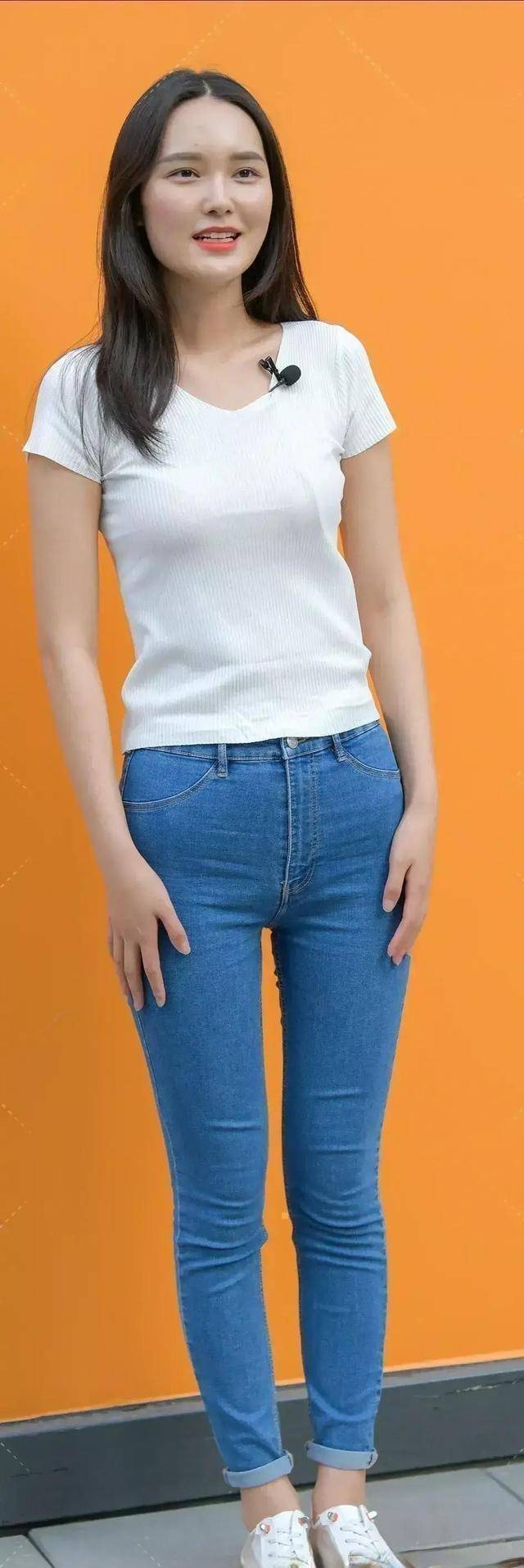 白色背心运动迷打底裤显青春气质_大红色_黑色_女孩