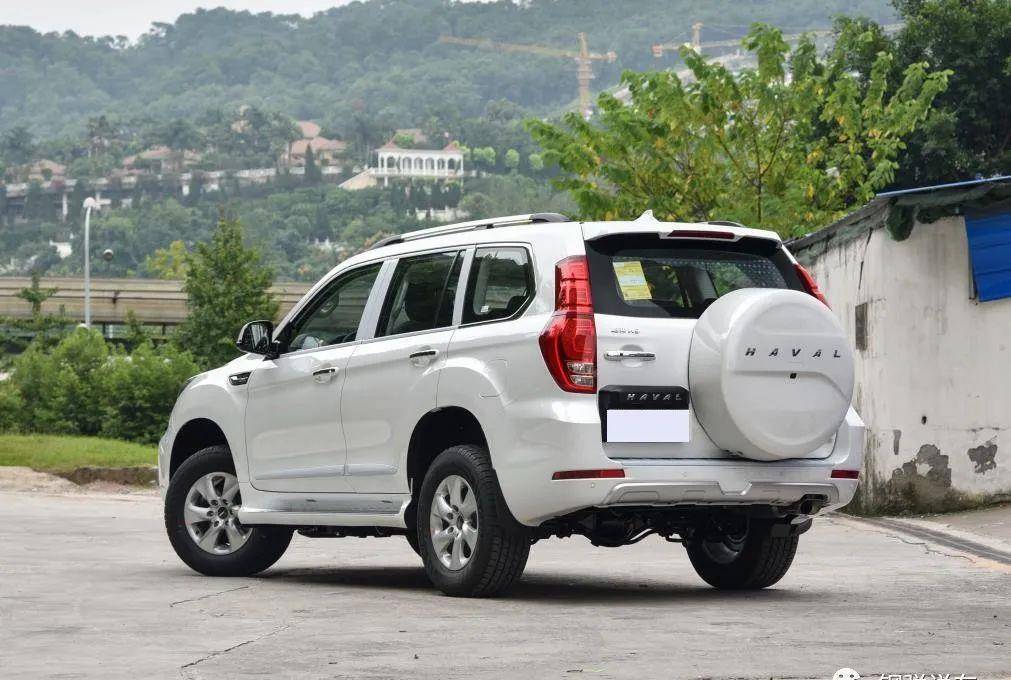 哈弗h9是哈弗旗下的一款中大型硬派suv,外观设计与丰田普拉多相似