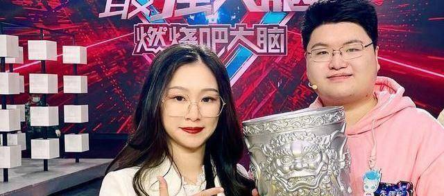 不懂就问——最强大脑第八季的脑王是谁?_朱辉宇_决赛_思考