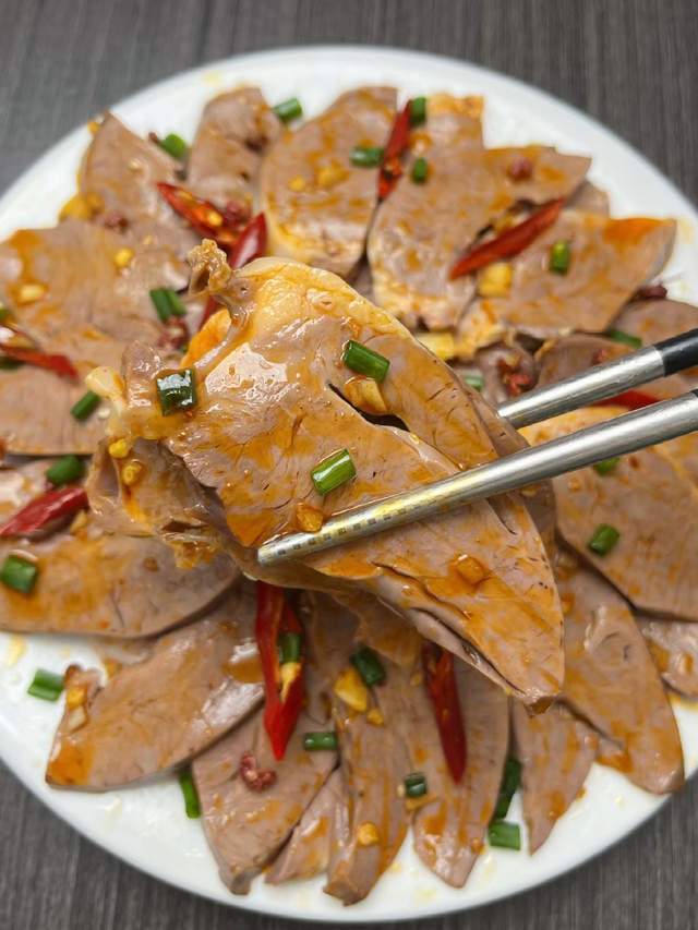 巨开胃的凉拌猪心!麻辣鲜香超简单的家常菜!_辣椒_做法_肉类