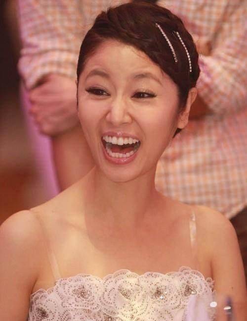 不笑美如仙一笑似毁容的女星,姚晨算美的,林心如杨幂张柏芝好糗_女神