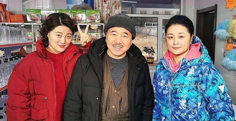 王小利近况曝光,在家玩琴无精打采,网友曝光这台琴售价约2万_赵大叔