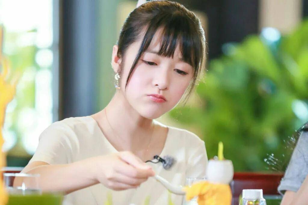 徐娇大尺度泳装惹争议,她对星爷做这些事,证明自己_周星驰_电影_资源