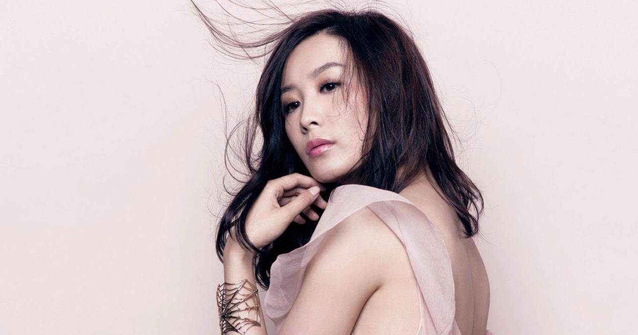 陈法拉终于结婚,男友是法国帅哥学神,戒指更是透露着爱意_婚礼_表情