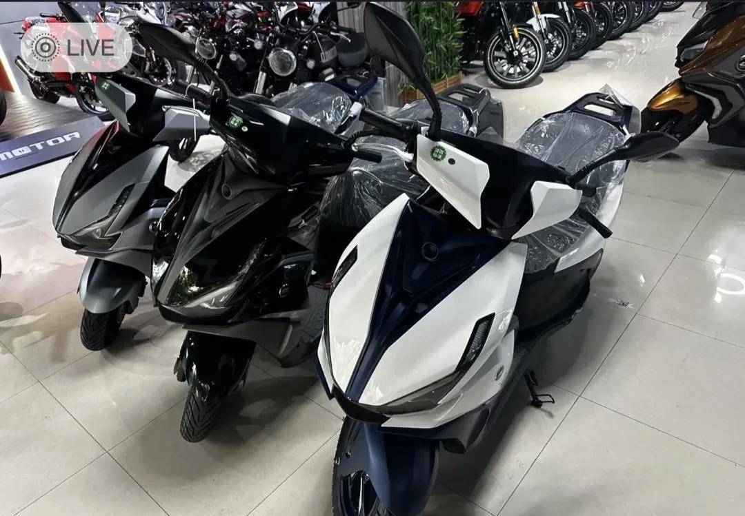 钱江鸿125踏板摩托车,外观犀利时尚,你看中它吗?_搜狐汽车_搜狐网