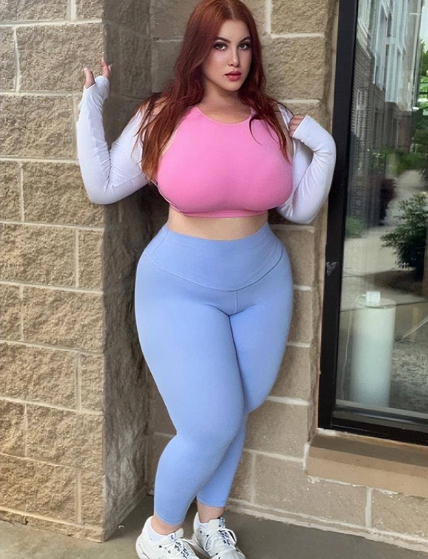 身材时尚的白人大码模特:lauren_灵感_劳伦_活力