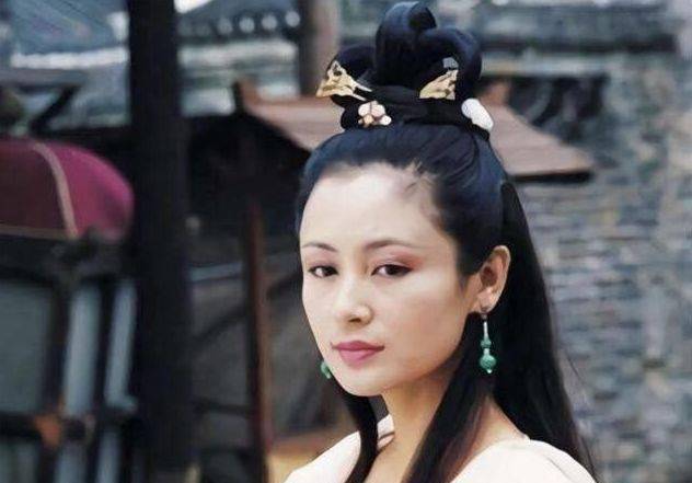 陈红:从没当过女主,但能轻松在娱乐圈立足,打败倪萍收服陈凯歌_感情