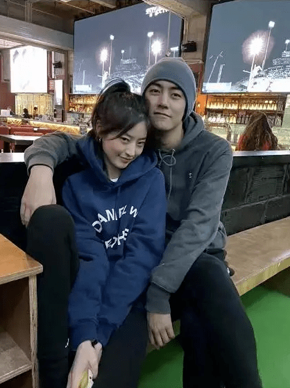 阚清子被求婚,圈外男友正脸曝光,颜值身材均不及纪凌尘_网友_恋情