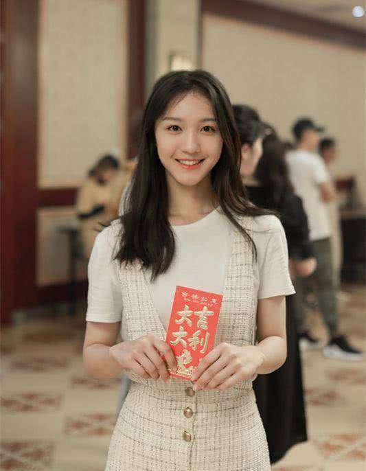 豪言"穿五千块鞋子"的女明星刘露,新片惨遭ai换脸_网友_戏份_芒果