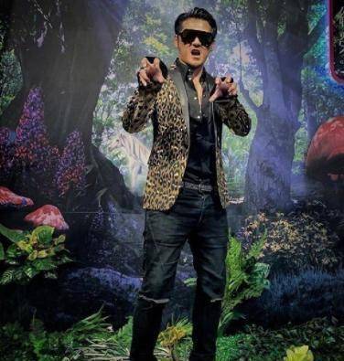 曹格晒11岁儿子近照,长发帅气,穿搭很潮,像极了他爸爸_时尚_整体_三丰