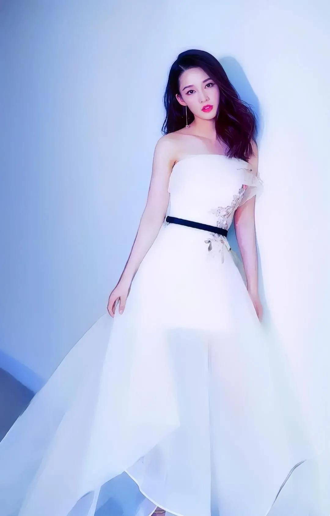 李沁,1997年8月29日出生于湖南省长沙市,中国内地女演员,毕业于中央