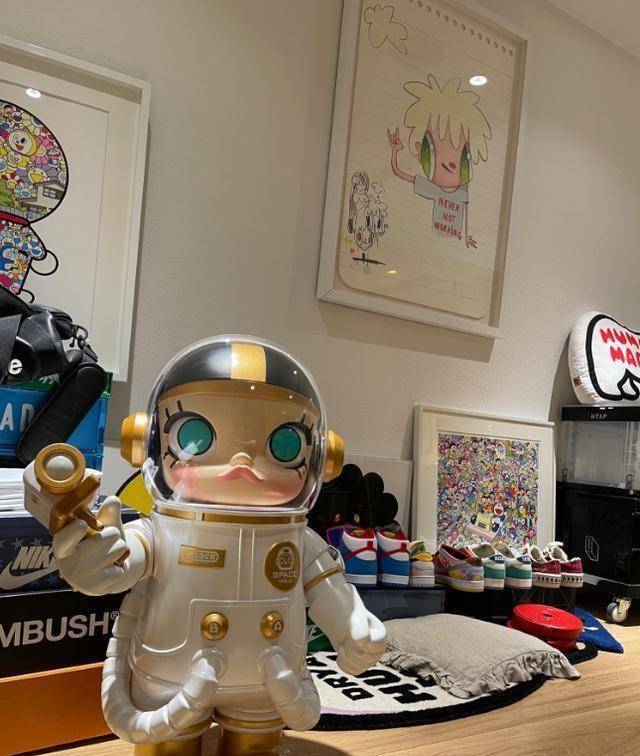 陈赫晒女儿与公仔合影,大家只看到了他家的装修_安安_发展_生活
