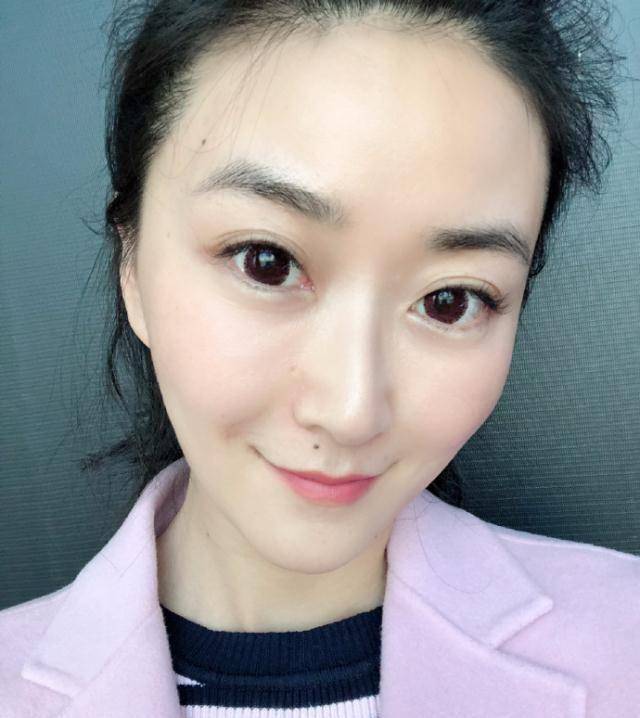 尤其是在《快乐向前冲》中莫名其妙有了个"崔璀一张嘴,选手就落水"的