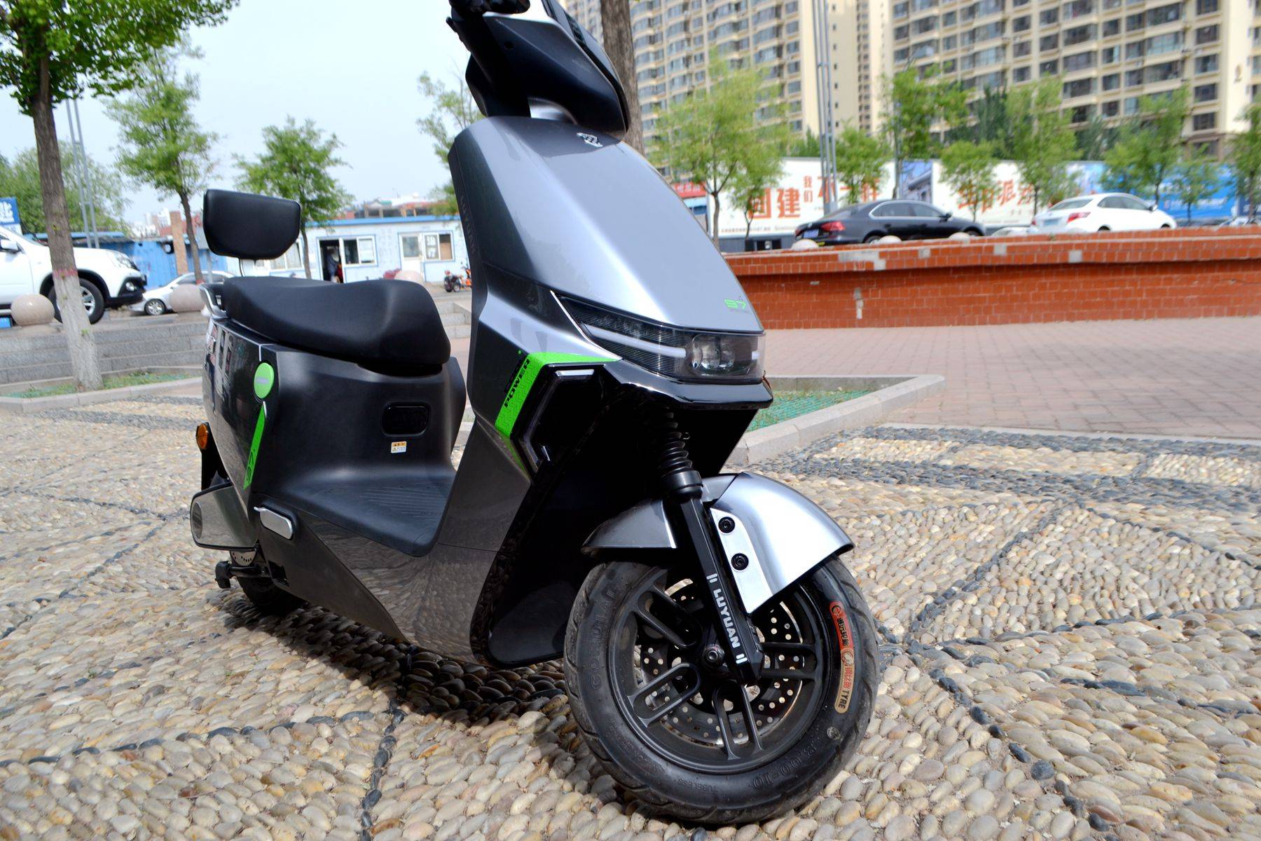 绿源s70液冷电动车,骑了半个月后,说说利弊!