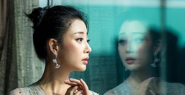 方安娜当时进组《延禧攻略》还是秦岚牵的线,她也是秦岚的好友,她拍过