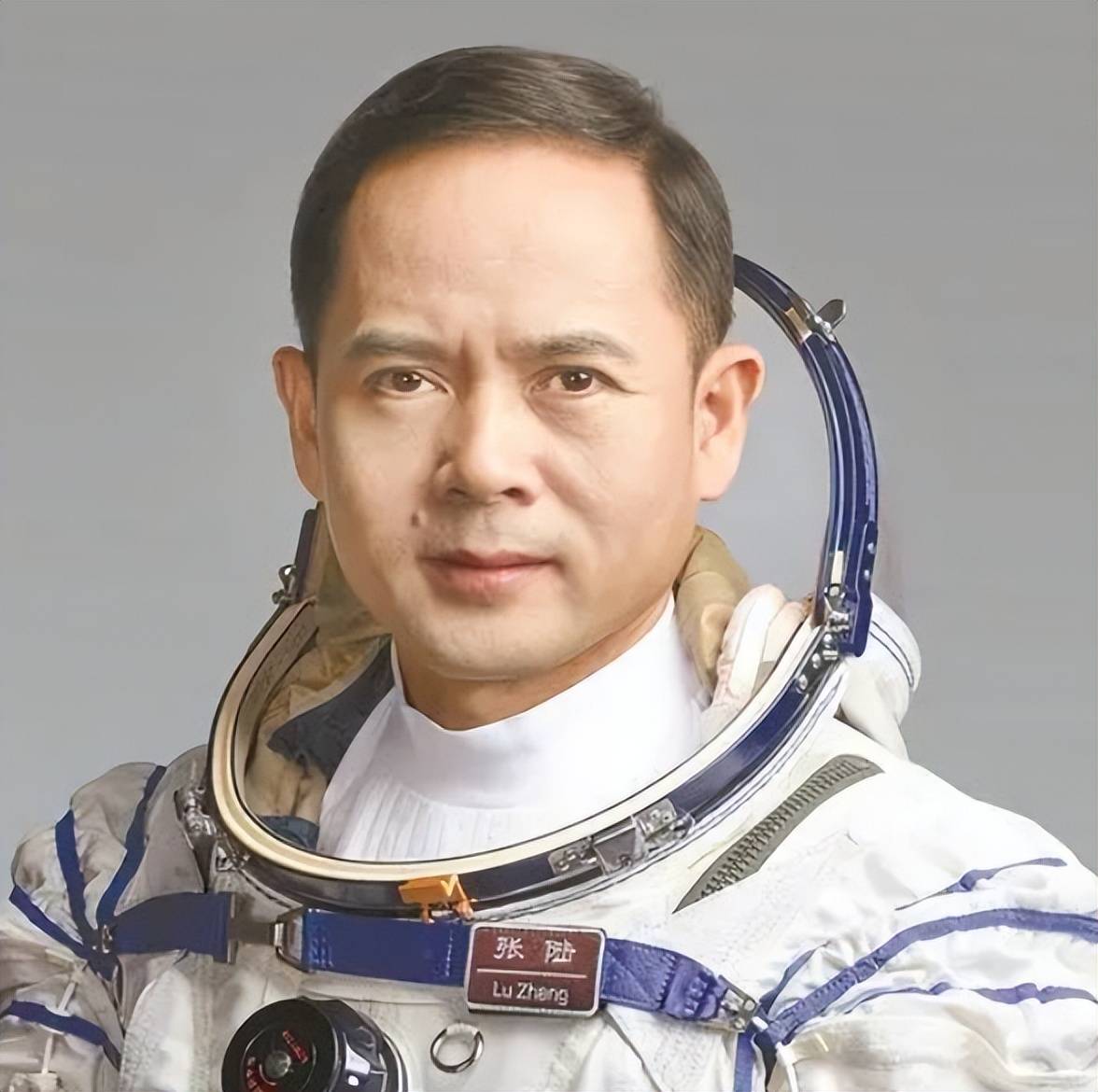 他是中国空间站的首位航天飞行工程师,本硕都是毕业于国防科技大学