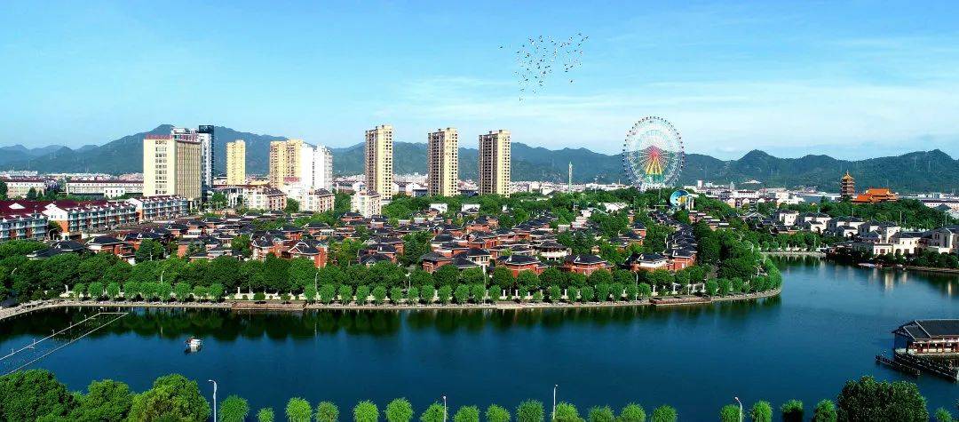花园村是首个单独以村为单位创建成功的国家aaaa级旅游景区,首批"中国