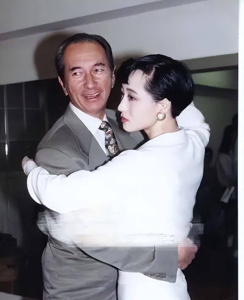 赌王神秘次子何猷邦,隐姓埋名30年未曾露面,生母成迷引热议_利智_何超