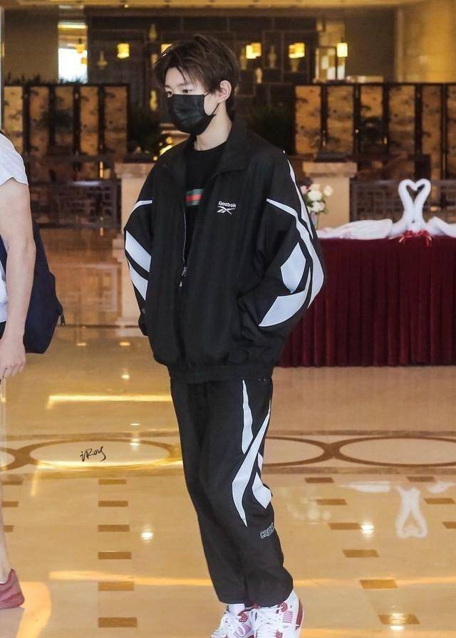 吊威亚之后,王俊凯头部充血,杨幂大面积淤青,王源差点晕倒,虽然不是